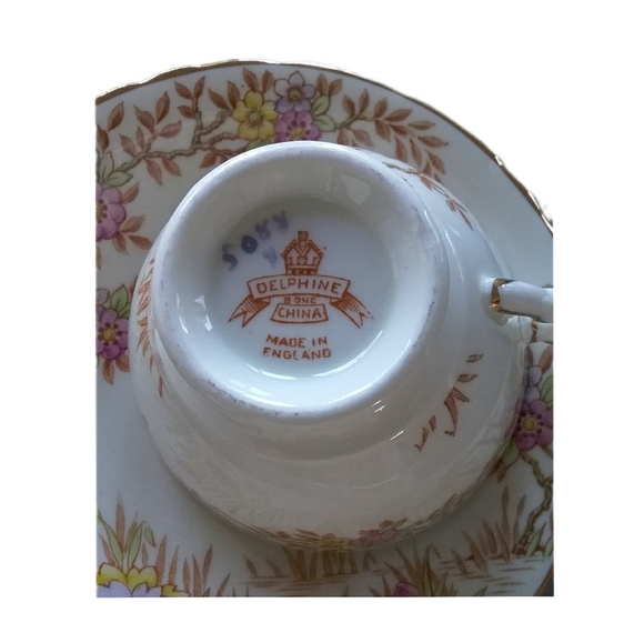 Delphine Tea Cup - Made in England - Picture 3 of 3